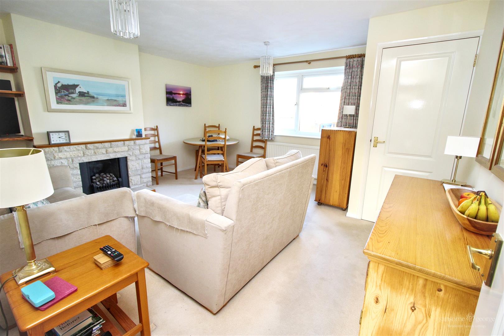 3 bed property in Newbery Close, Reading